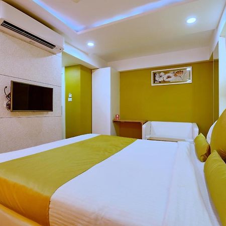 Oyo 963 Hotel Rumaya Ujjain Eksteriør bilde