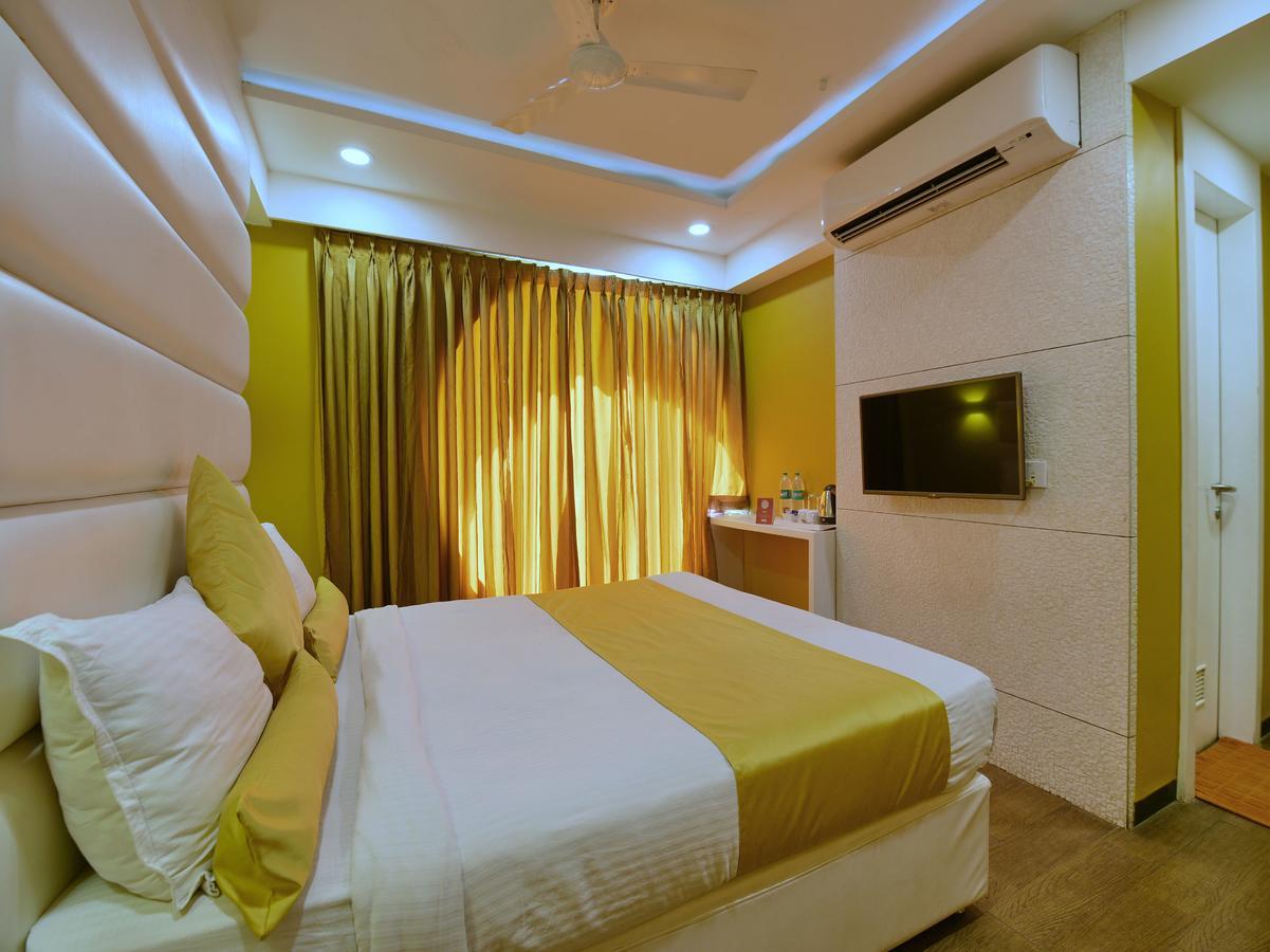 Oyo 963 Hotel Rumaya Ujjain Eksteriør bilde