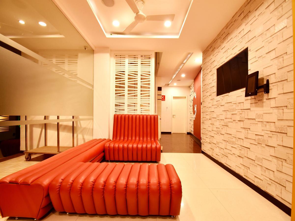 Oyo 963 Hotel Rumaya Ujjain Eksteriør bilde