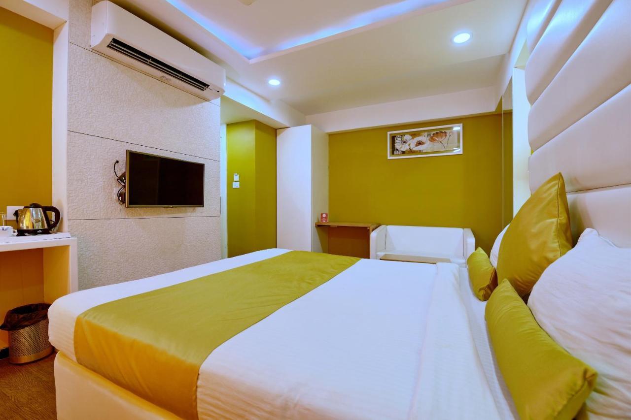Oyo 963 Hotel Rumaya Ujjain Eksteriør bilde